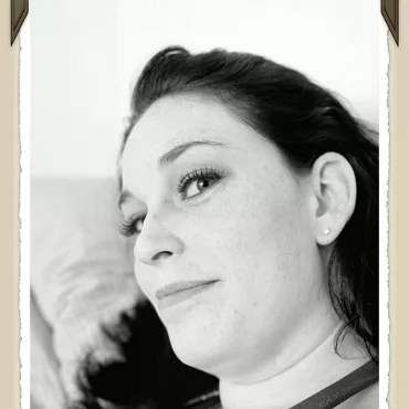Dangerous Curves The many facits of sara cate as we spend an afternoon photographing/
