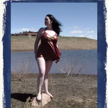 Dangerous Curves The many facits of sara cate as we spend an afternoon photographing/