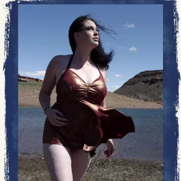 Dangerous Curves The many facits of sara cate as we spend an afternoon photographing/