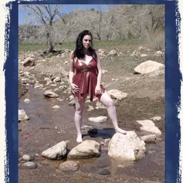 Dangerous Curves The many facits of sara cate as we spend an afternoon photographing/