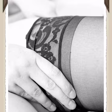 Dangerous Curves The many facits of sara cate as we spend an afternoon photographing/