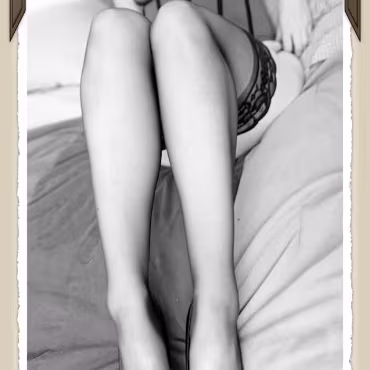 Dangerous Curves The many facits of sara cate as we spend an afternoon photographing/