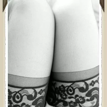 Dangerous Curves The many facits of sara cate as we spend an afternoon photographing/
