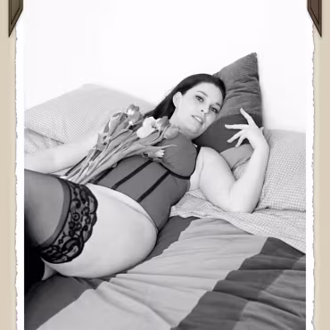 Dangerous Curves The many facits of sara cate as we spend an afternoon photographing/