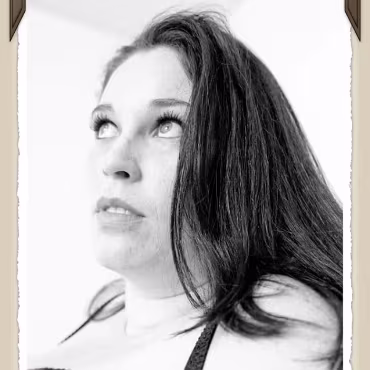 Dangerous Curves The many facits of sara cate as we spend an afternoon photographing/