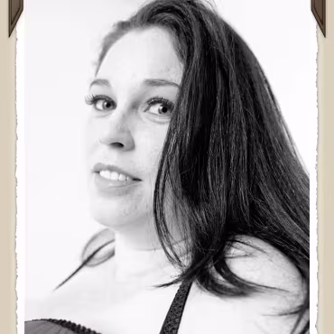 Dangerous Curves The many facits of sara cate as we spend an afternoon photographing/