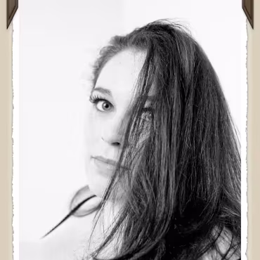 Dangerous Curves The many facits of sara cate as we spend an afternoon photographing/