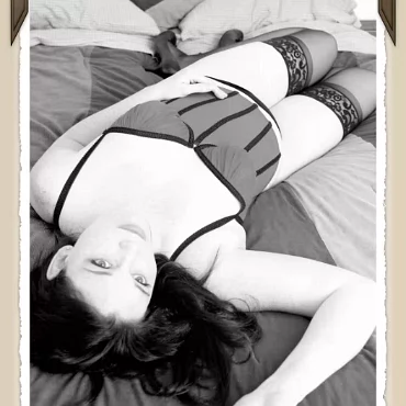 Dangerous Curves The many facits of sara cate as we spend an afternoon photographing/