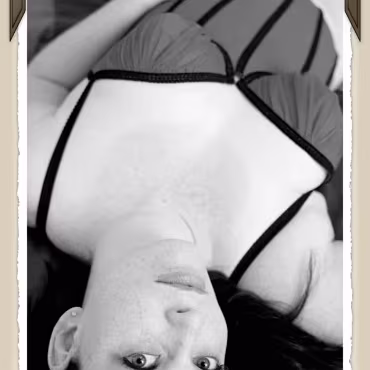 Dangerous Curves The many facits of sara cate as we spend an afternoon photographing/