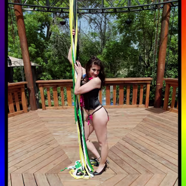 Burleque - April 2012 Burleque - April 2012