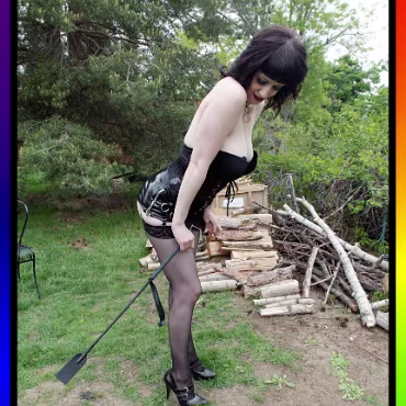 Burleque - April 2012 Burleque - April 2012