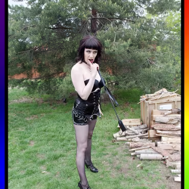 Burleque - April 2012 Burleque - April 2012