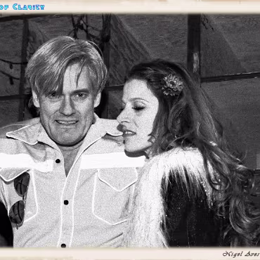 Tracey Southerly and David Gordon Roll Up, Roll UP, Read All About IT! Is this the start and end of a relationship? Did he, Didn't he?