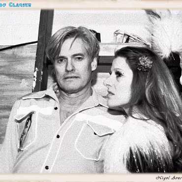 Tracey Southerly and David Gordon Roll Up, Roll UP, Read All About IT! Is this the start and end of a relationship? Did he, Didn't he?