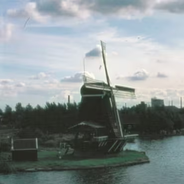 Inside a working Windmill All of these photographs were taken with my Canon F1 and scanned from the slides. Quality is therefore somewhat lacking!
